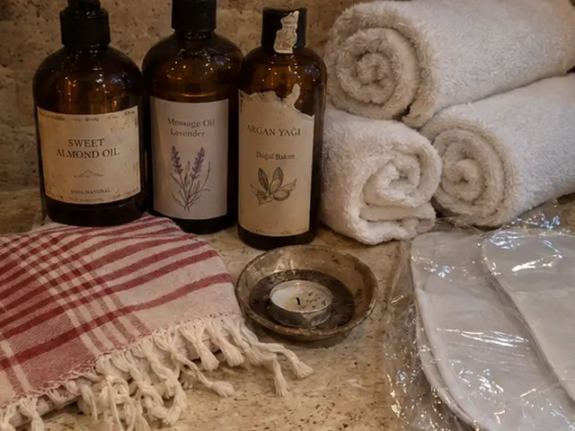 Tatlı badem ve argan yağı, havlular ve peştemal — Mehterçeşme, Masaj Salonun